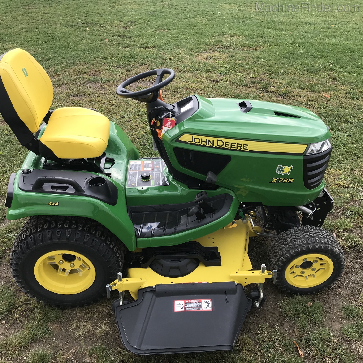 2020 John Deere X738 Image 6