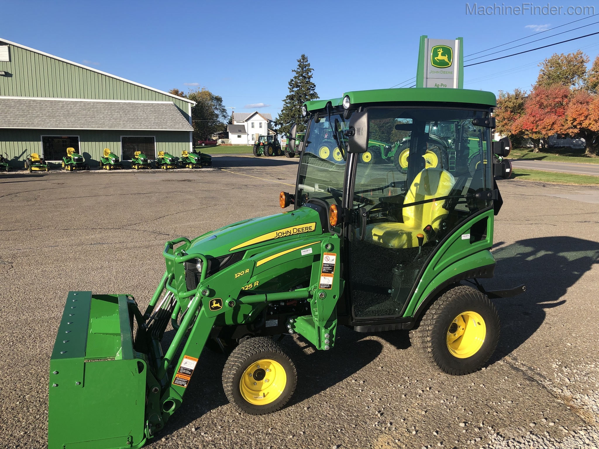 2019 John Deere 1025 Image 1