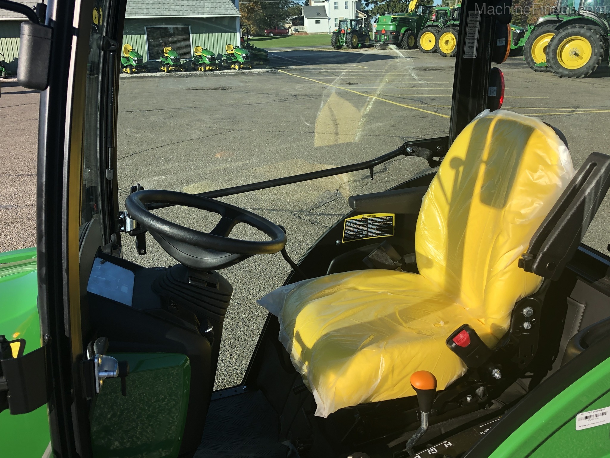 2019 John Deere 1025 Image 8