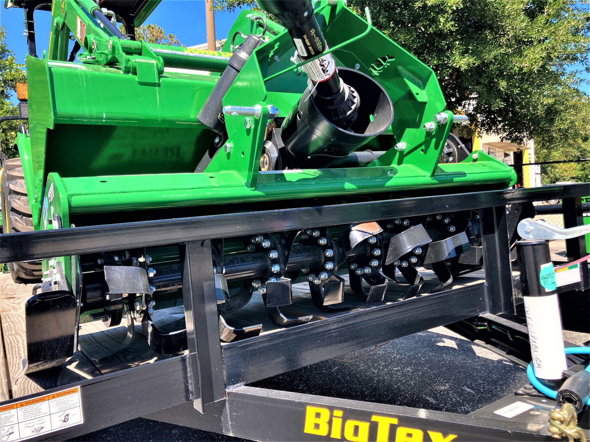 2023 John Deere 3025E Image 4