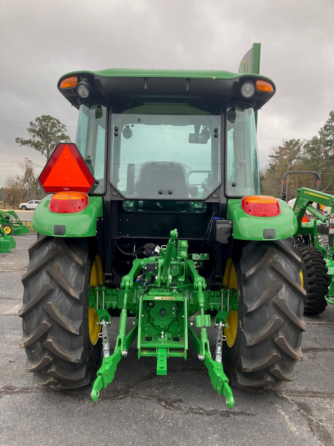 2024 John Deere 5075E Image 3