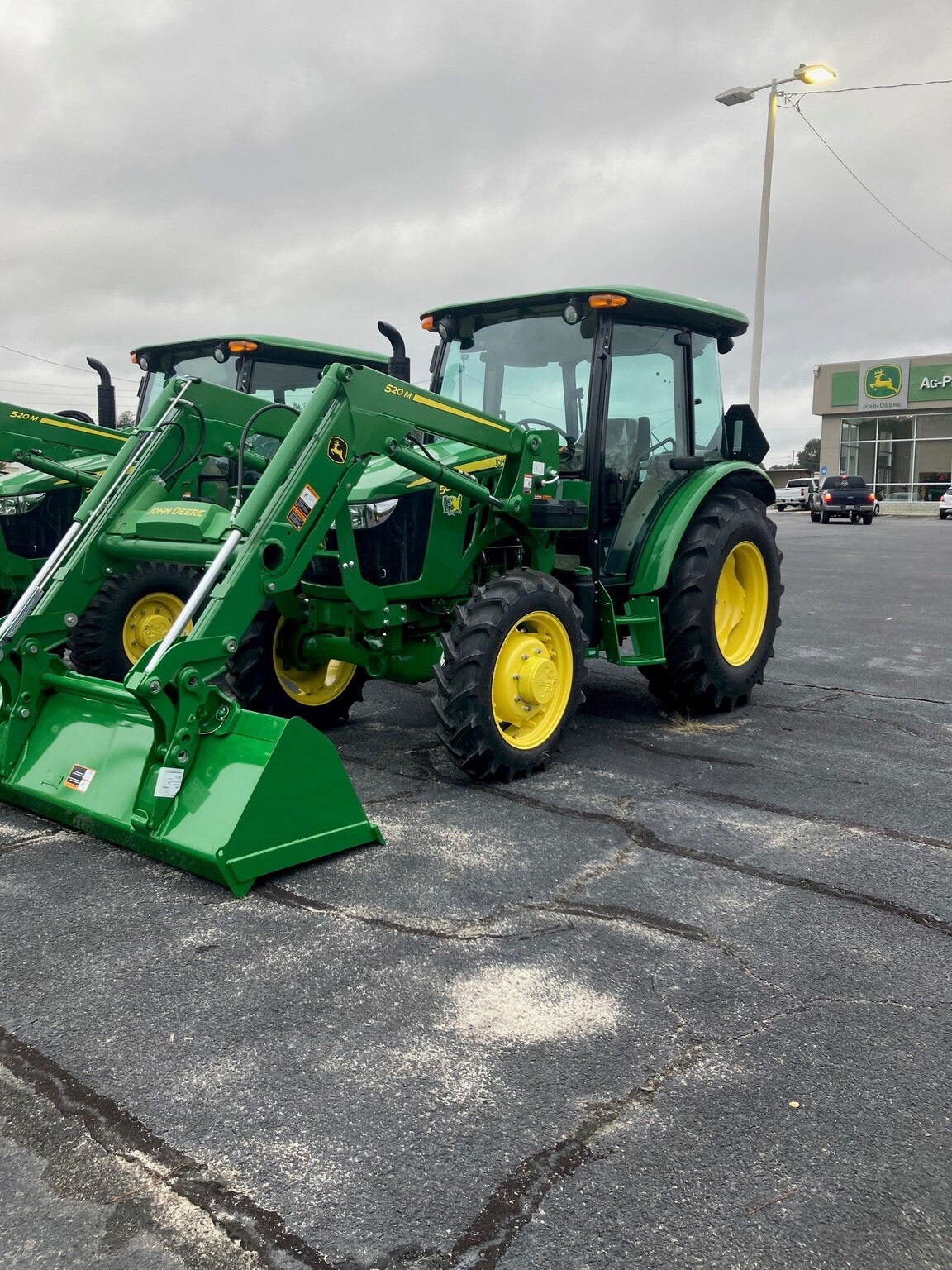 2024 John Deere 5075E Image 4