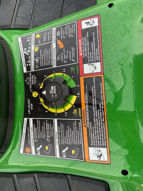 2025 John Deere X380 Image 7