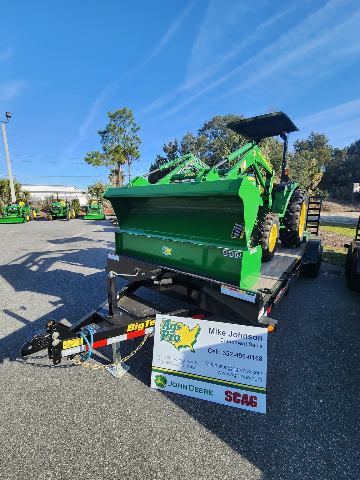 2023 John Deere 4044M Image 1