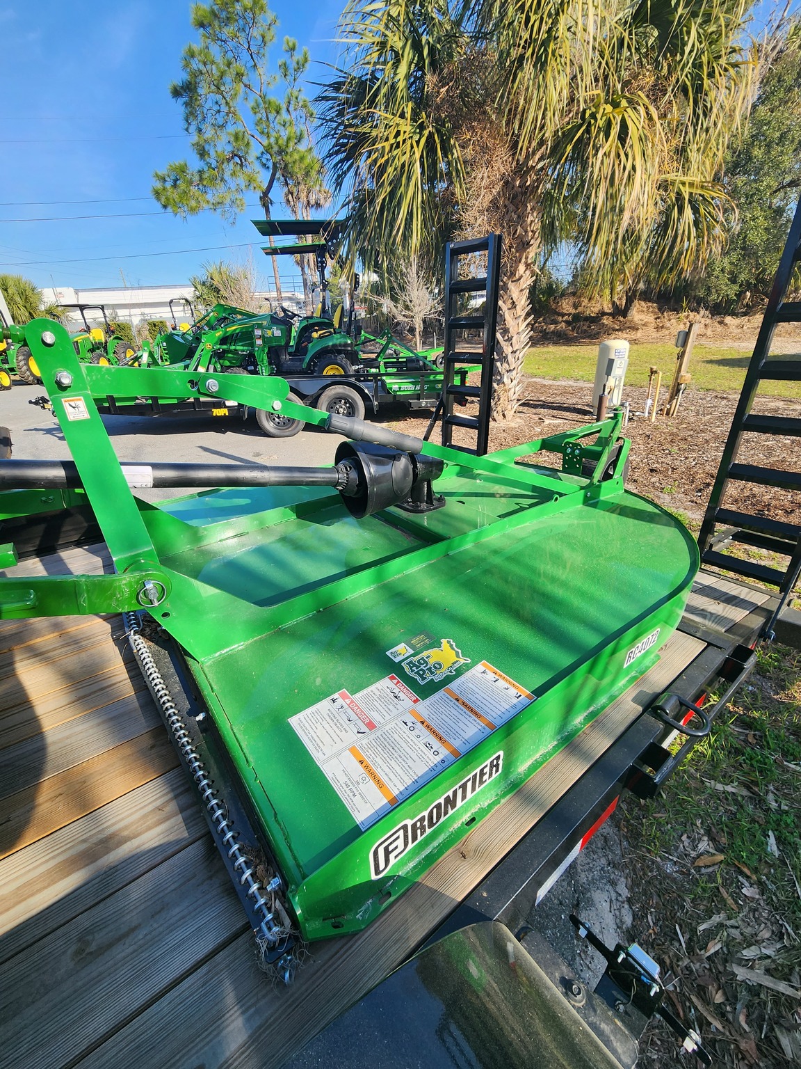 2023 John Deere 4044M Image 5