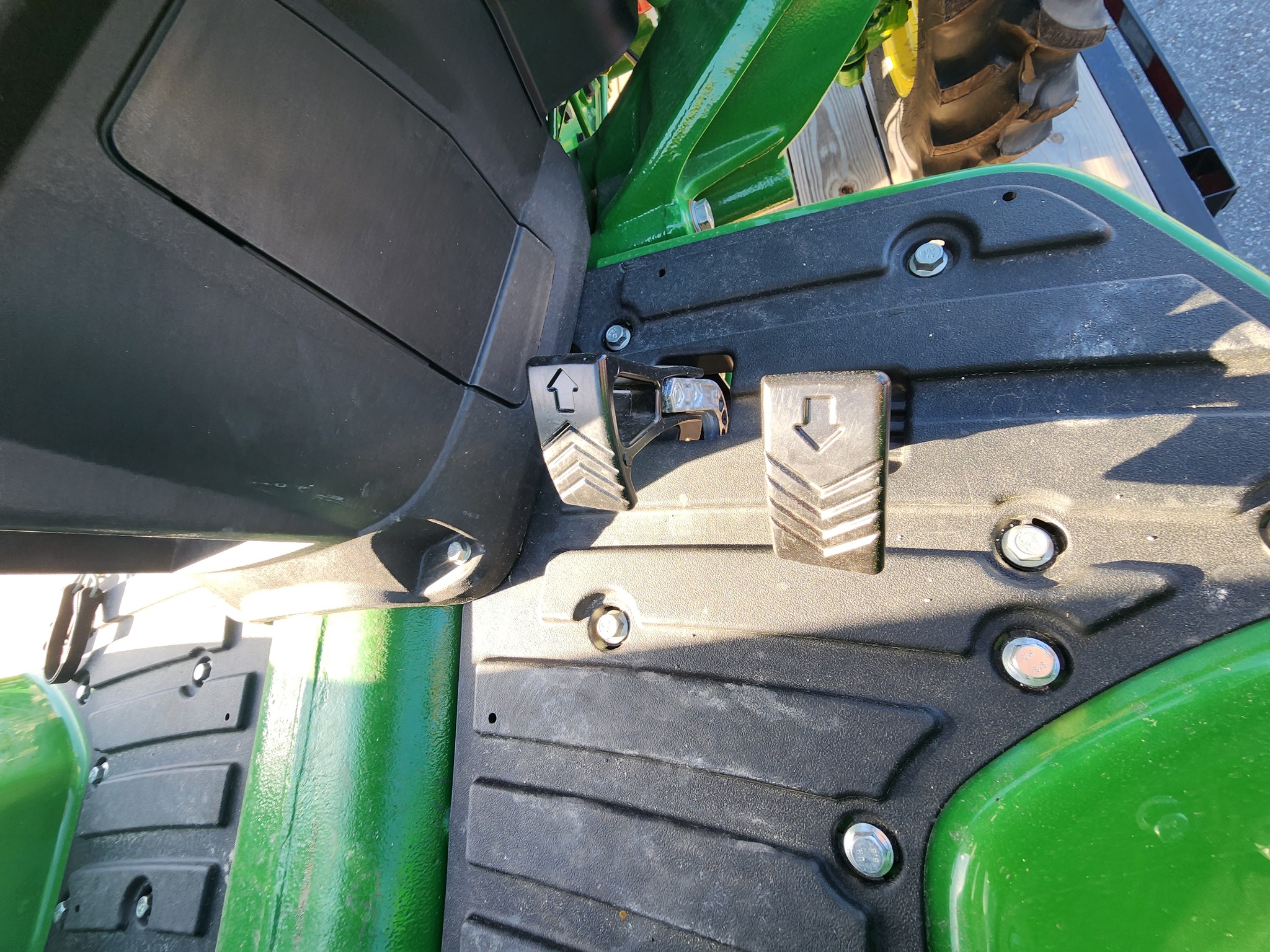 2023 John Deere 4044M Image 7