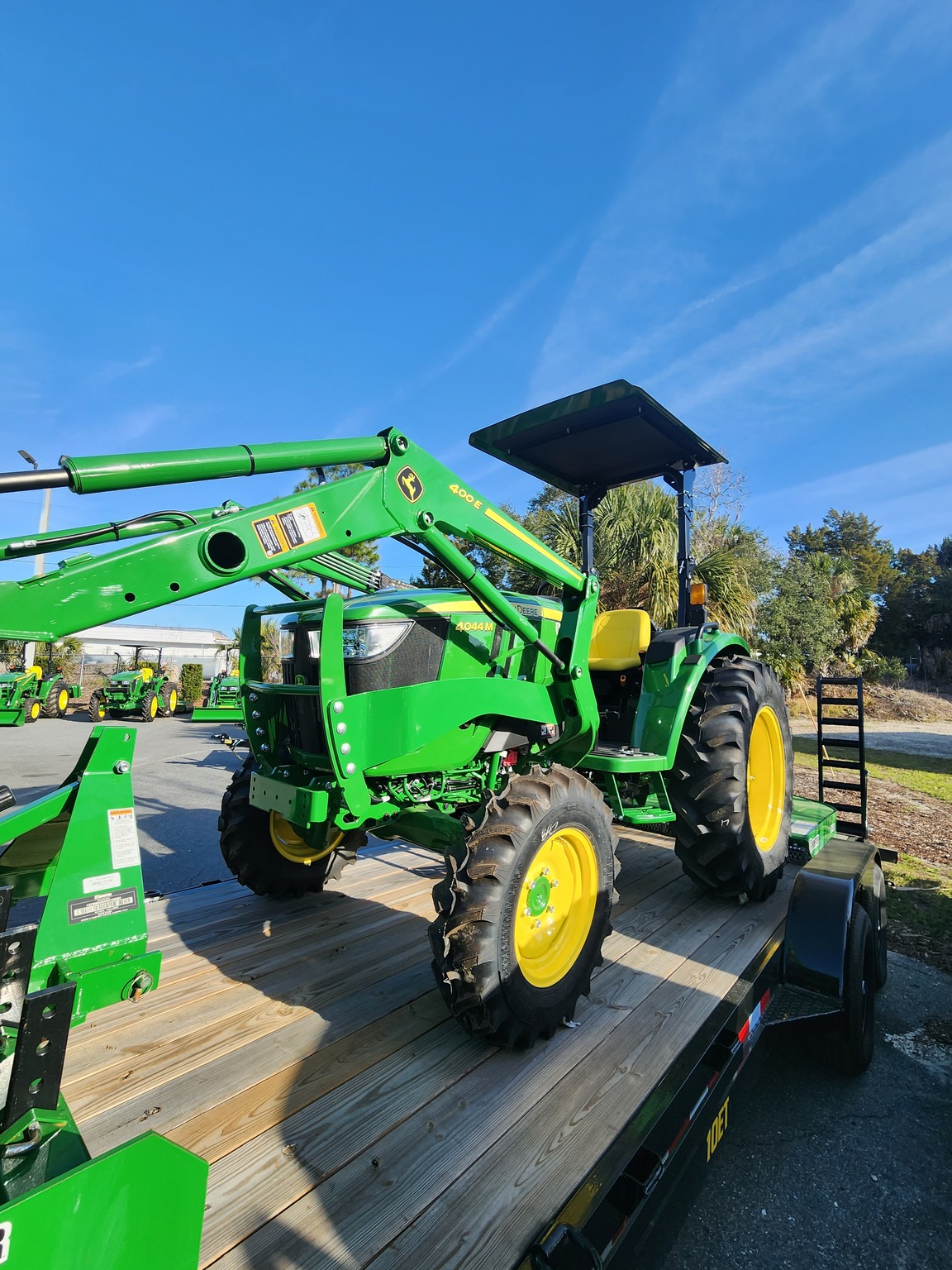 2023 John Deere 4044M Image 3
