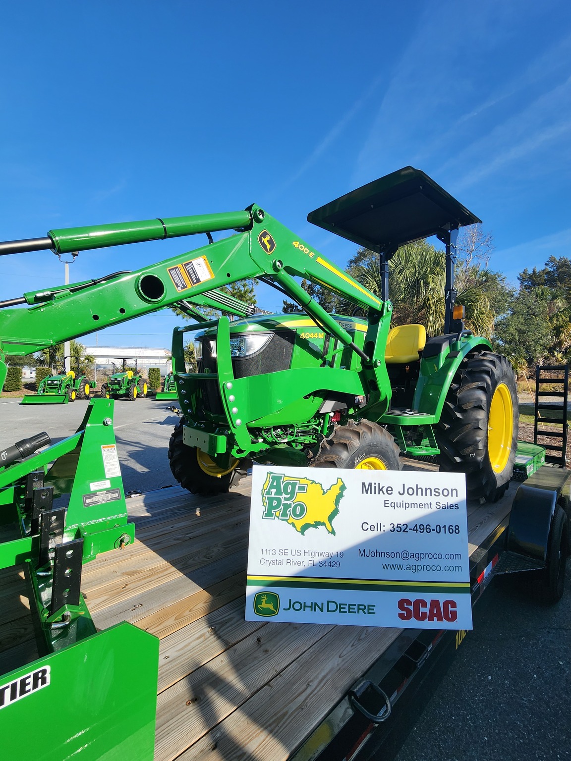 2023 John Deere 4044M Image 4