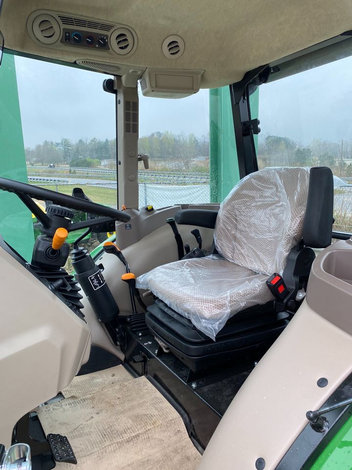 2023 John Deere 5075E Image 4