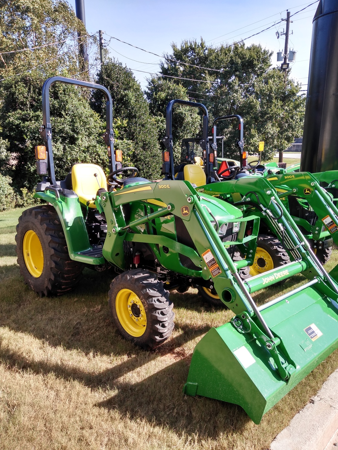 2022 John Deere 3032E Image 1