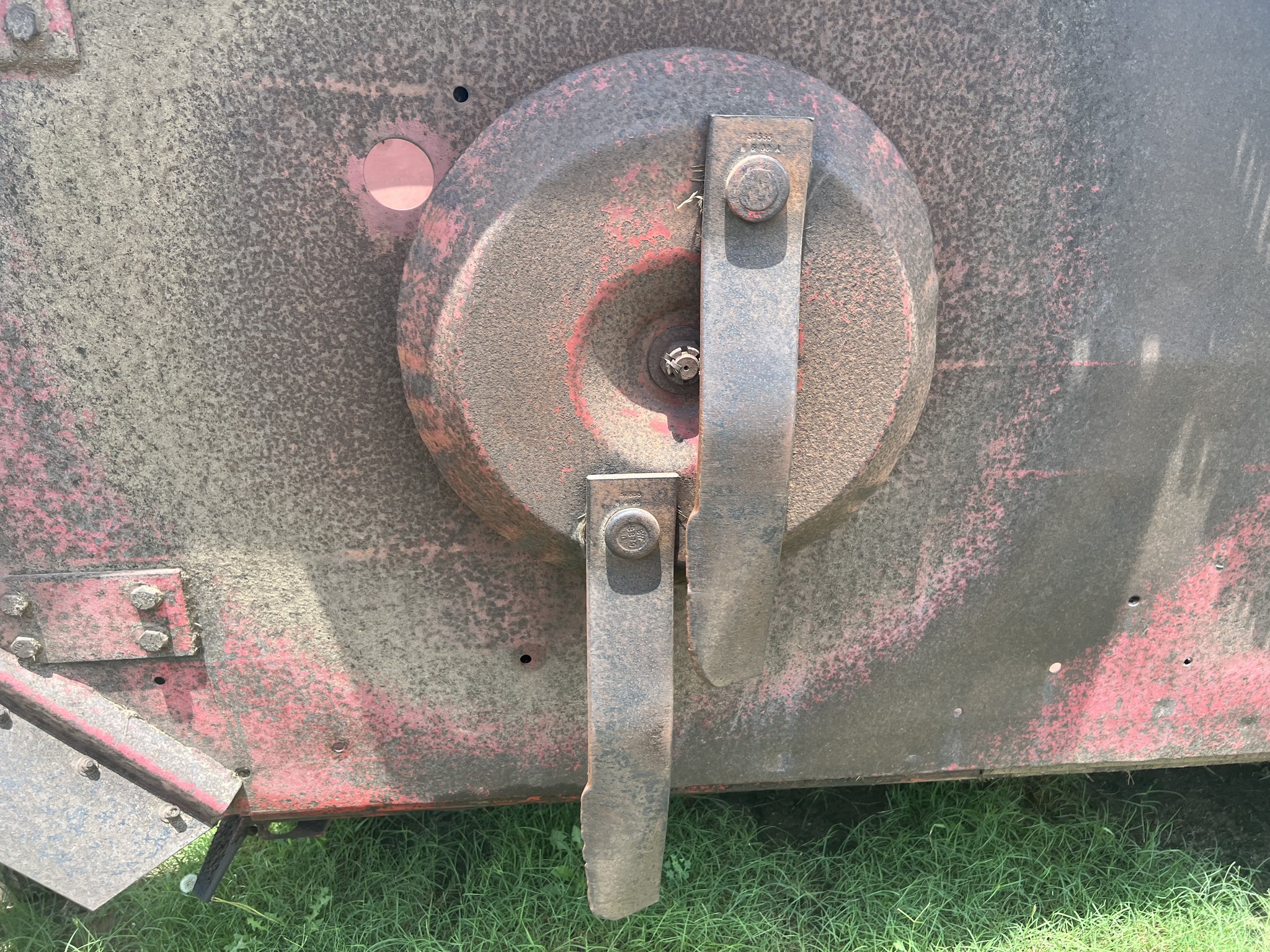 LOOSE STUMP JUMPER ON BRUSH HOG AND EXTREMELY WORN BLADES, 42 OFF