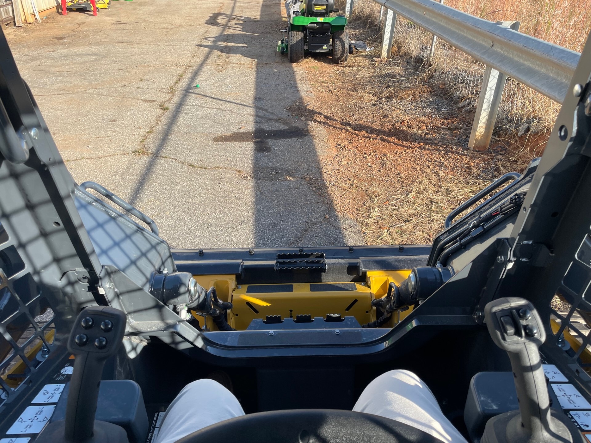 2023 John Deere 320G Image 5