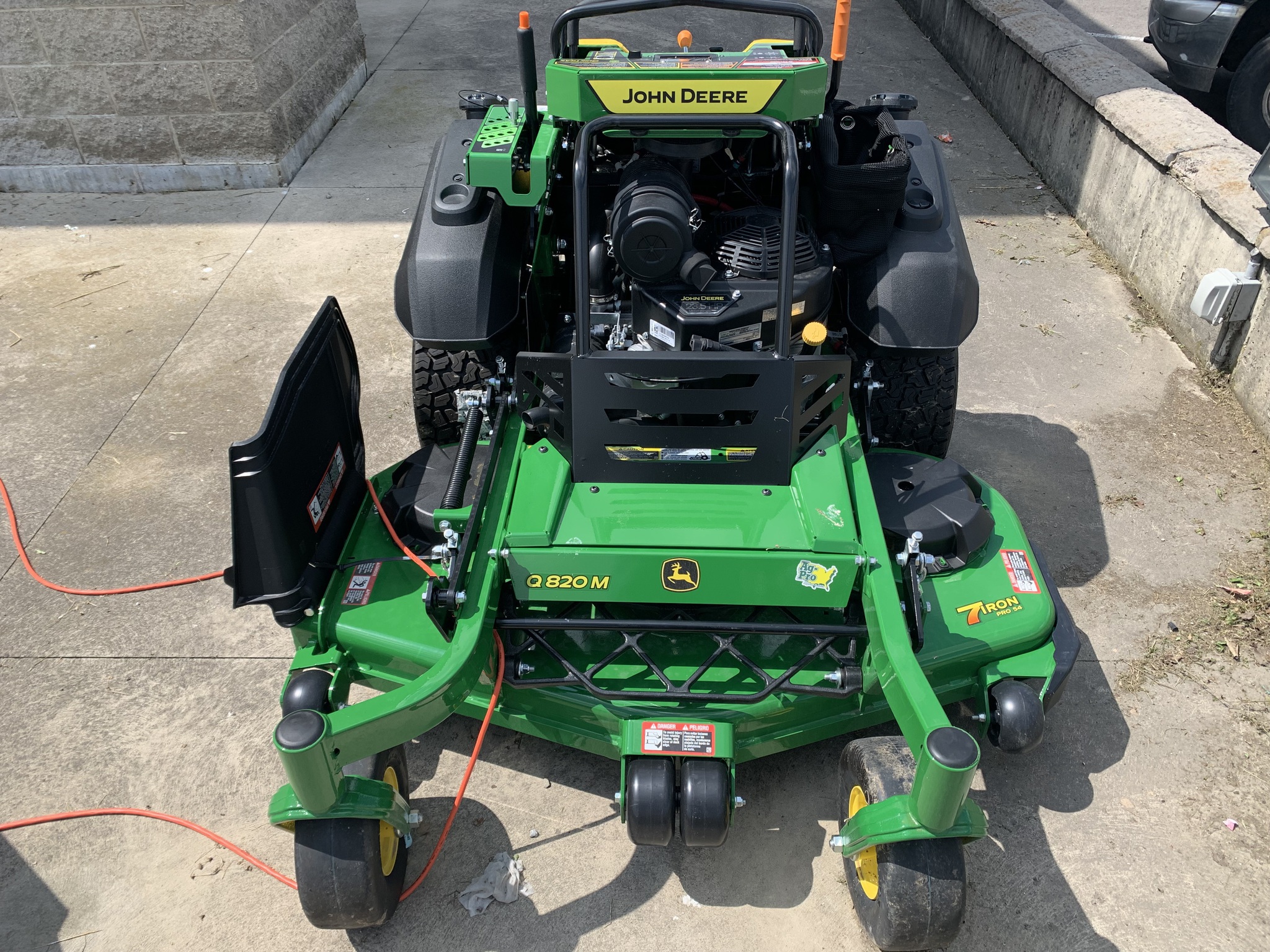 2024 John Deere Q820M Image 4