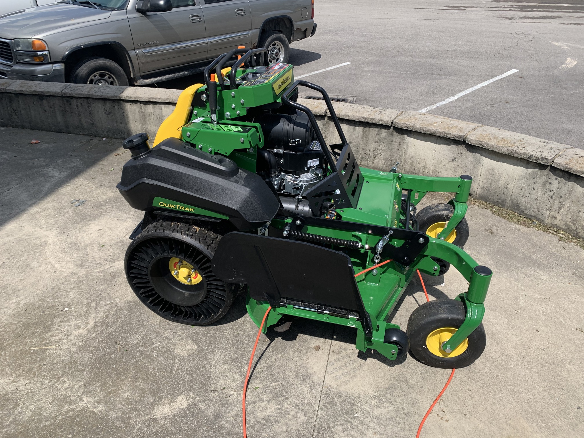 2024 John Deere Q820M Image 1