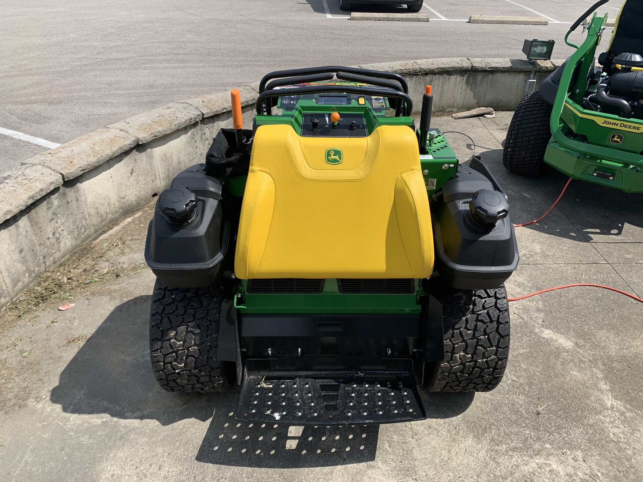 2024 John Deere Q820M Image 6