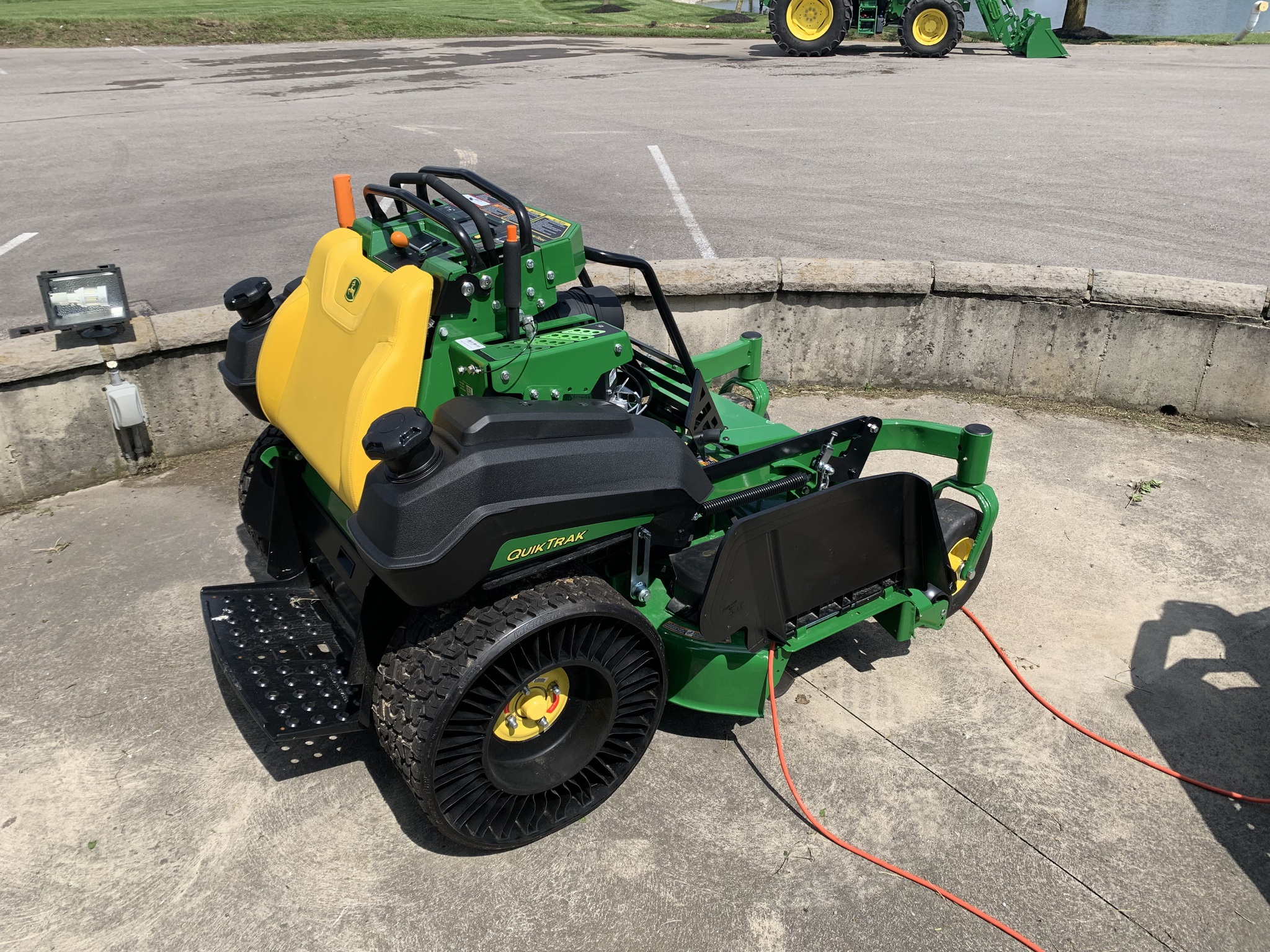 2024 John Deere Q820M Image 7