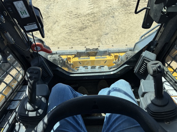 2023 John Deere 333G - Photo23