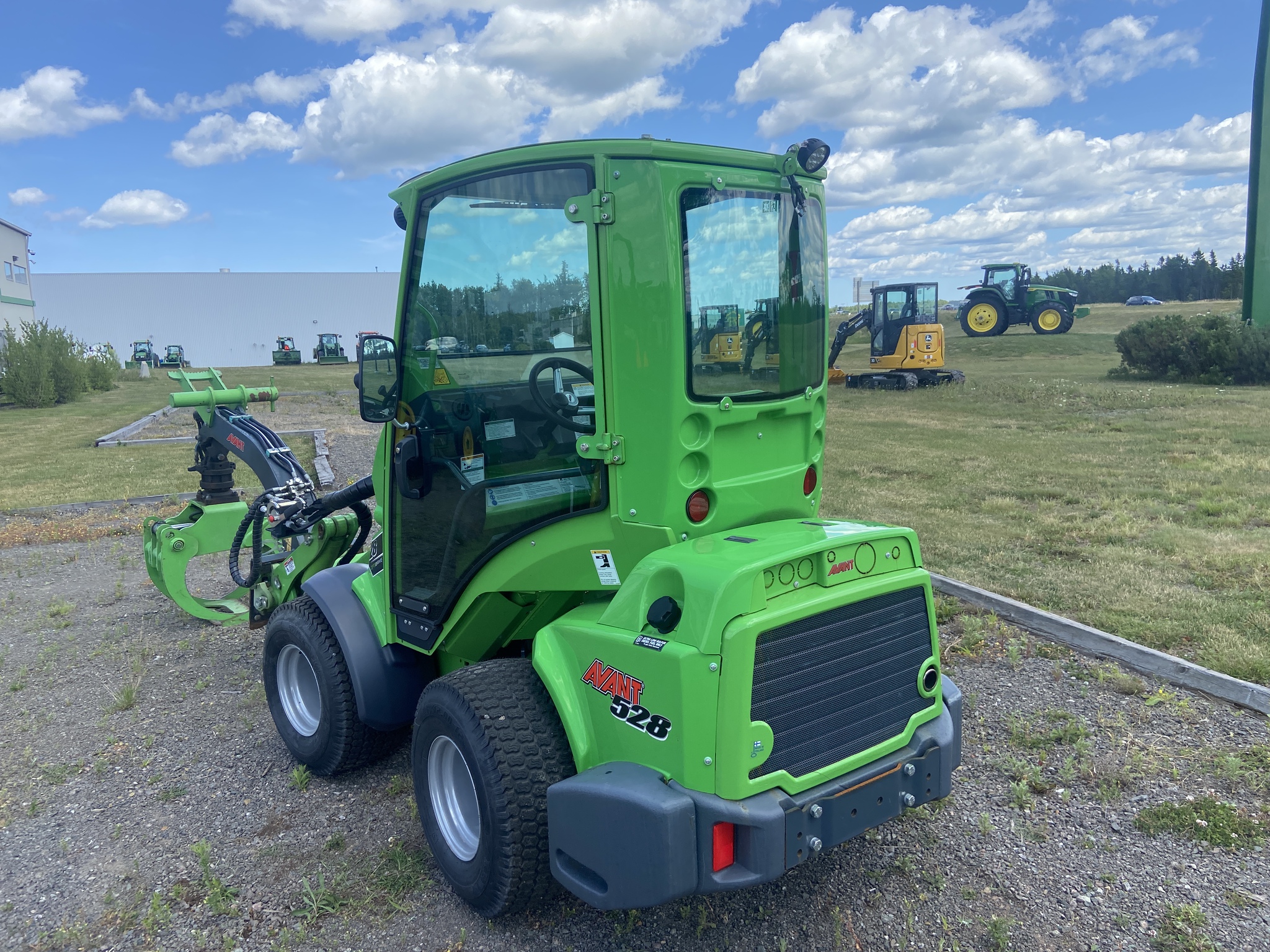 2023 Avant M528 Image 4