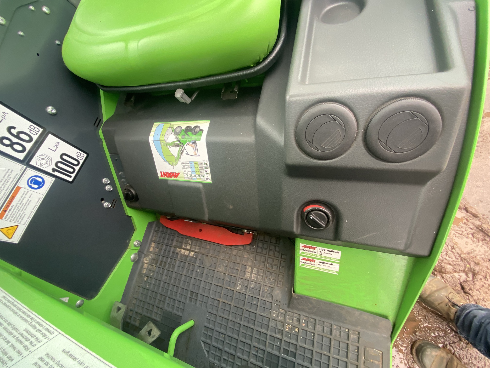 2023 Avant M528 Image 7