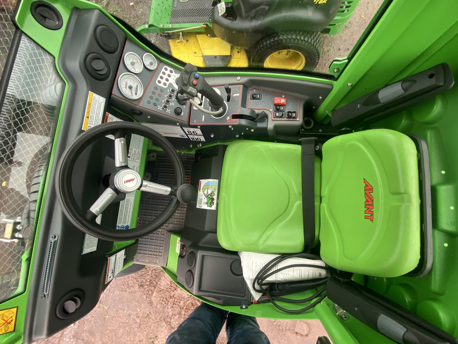 2023 Avant M528 Image 9