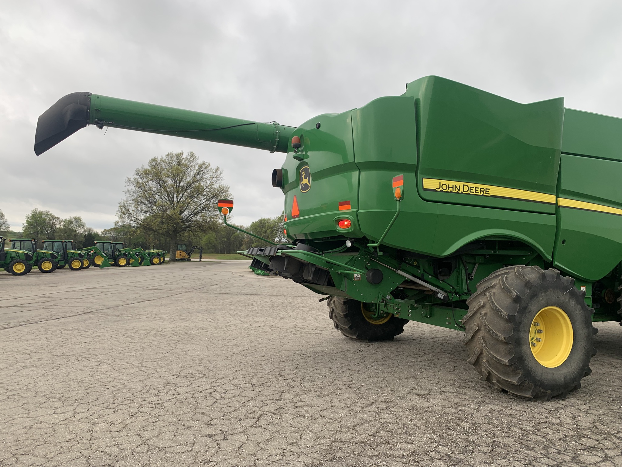  2015 John Deere S680 at Heritage Tractor in Baldwin City, KS