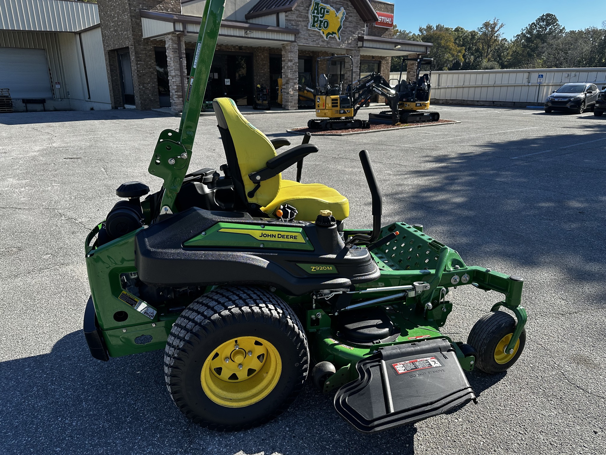 2023 John Deere Z920M Image 4