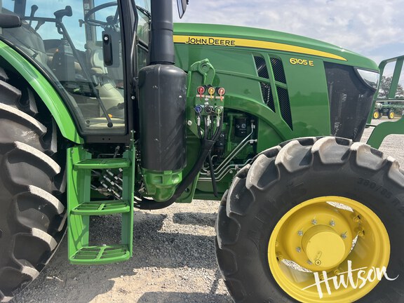 Photo of 2023 John Deere 6105E