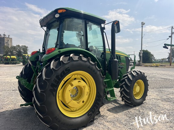 Photo of 2023 John Deere 6105E