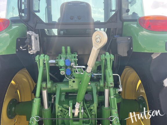 Photo of 2023 John Deere 6105E