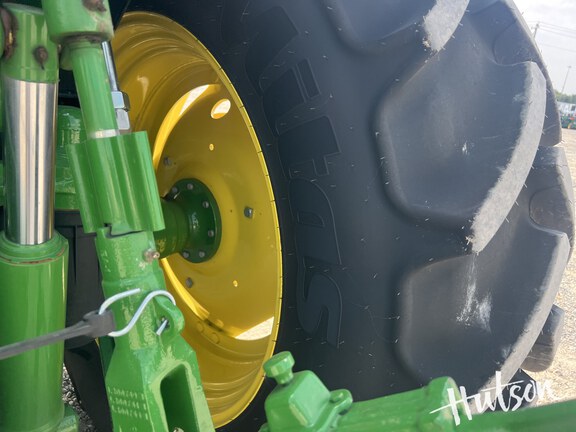 Photo of 2023 John Deere 6105E