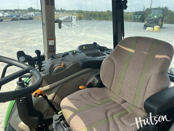 Photo of 2023 John Deere 6105E
