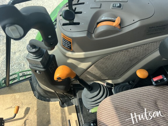 Photo of 2023 John Deere 6105E