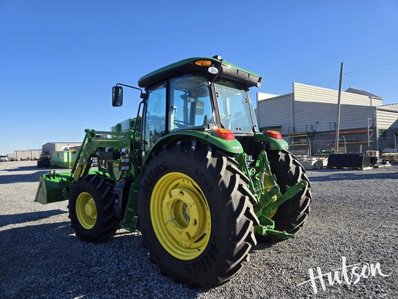 Photo of 2023 John Deere 6105E