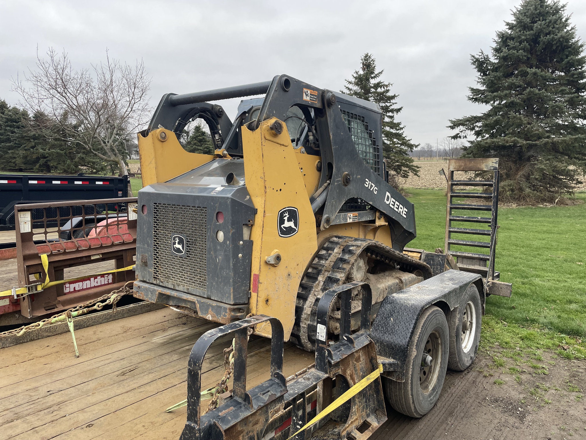 2017 John Deere 317G Image 3