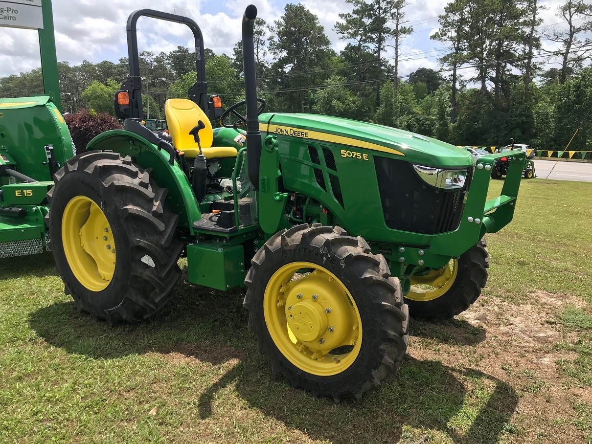 2025 John Deere 5075E Image 1