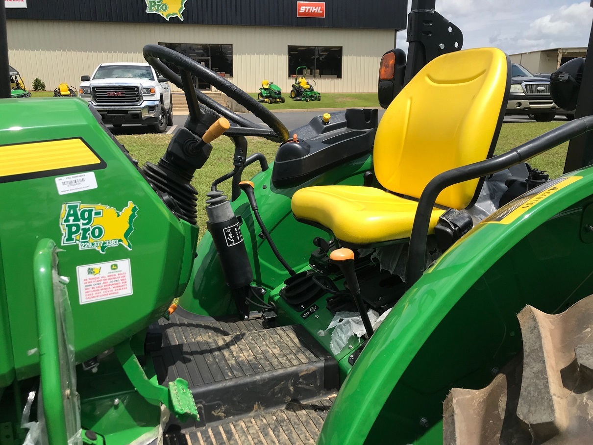 2025 John Deere 5075E Image 3
