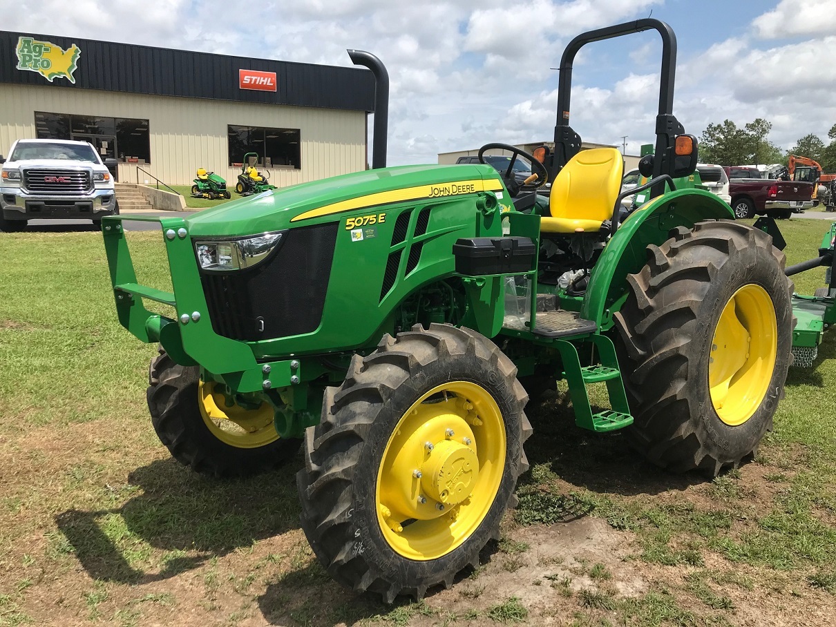 2025 John Deere 5075E Image 2