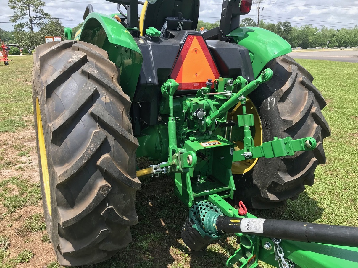 2025 John Deere 5075E Image 4