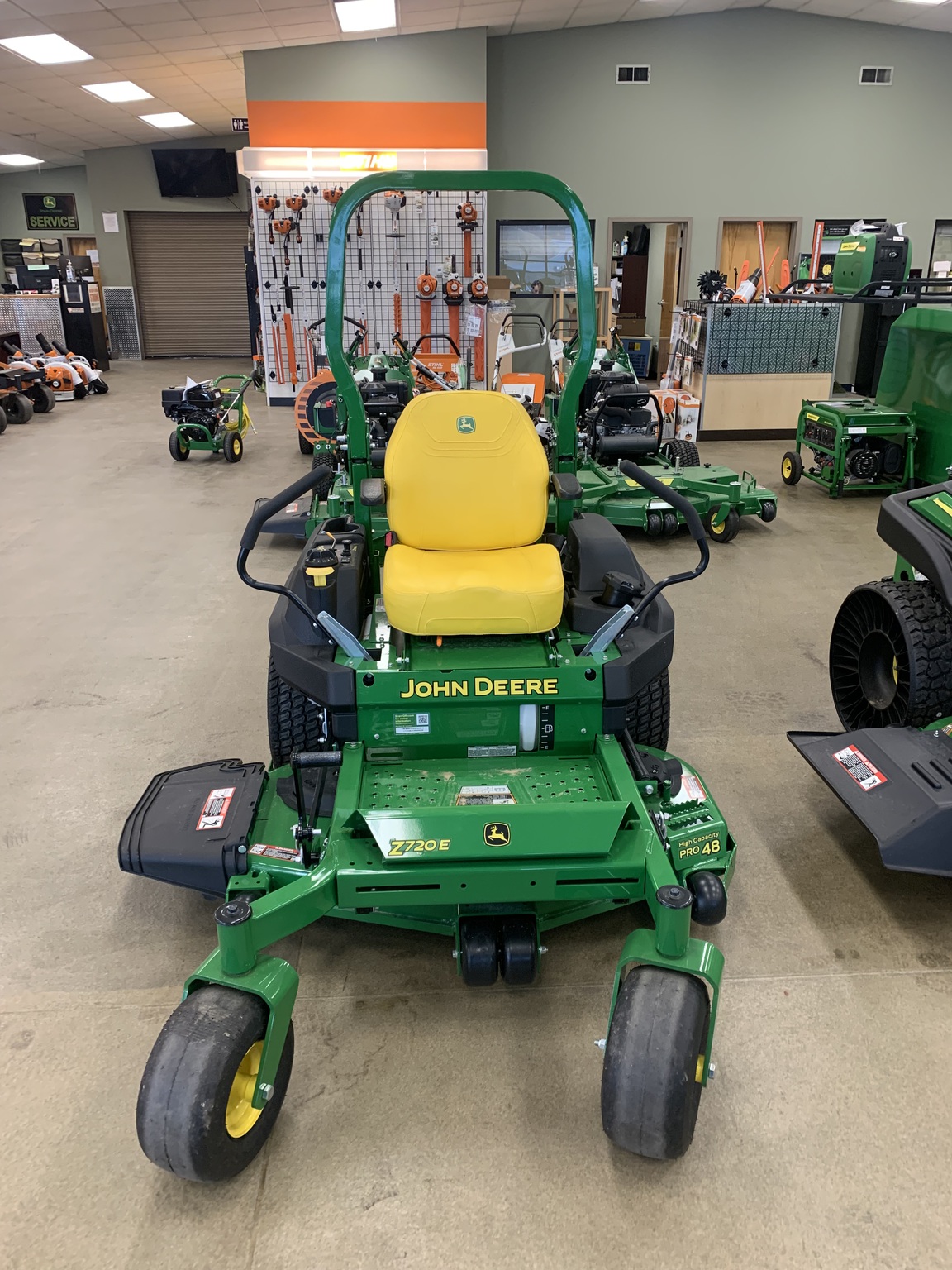 2025 John Deere Z720E Image 1