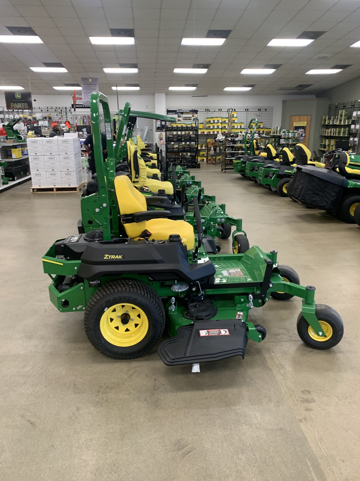 2025 John Deere Z720E Image 2