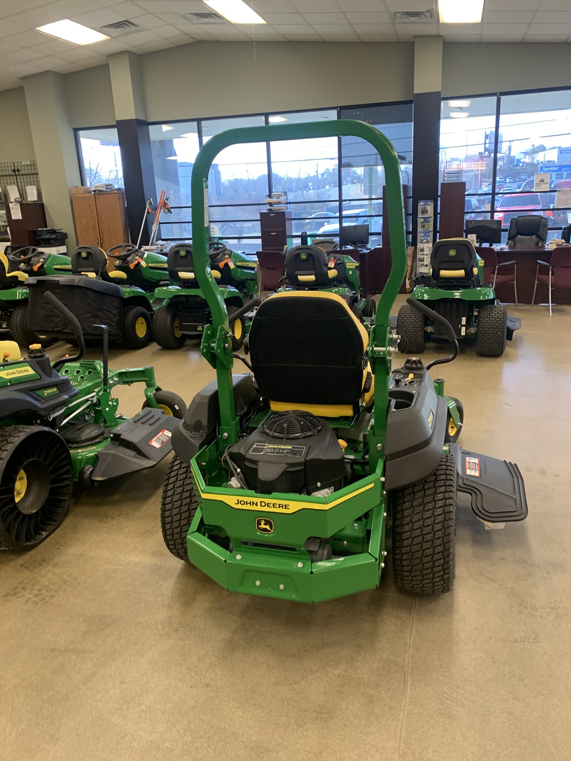 2025 John Deere Z720E Image 3