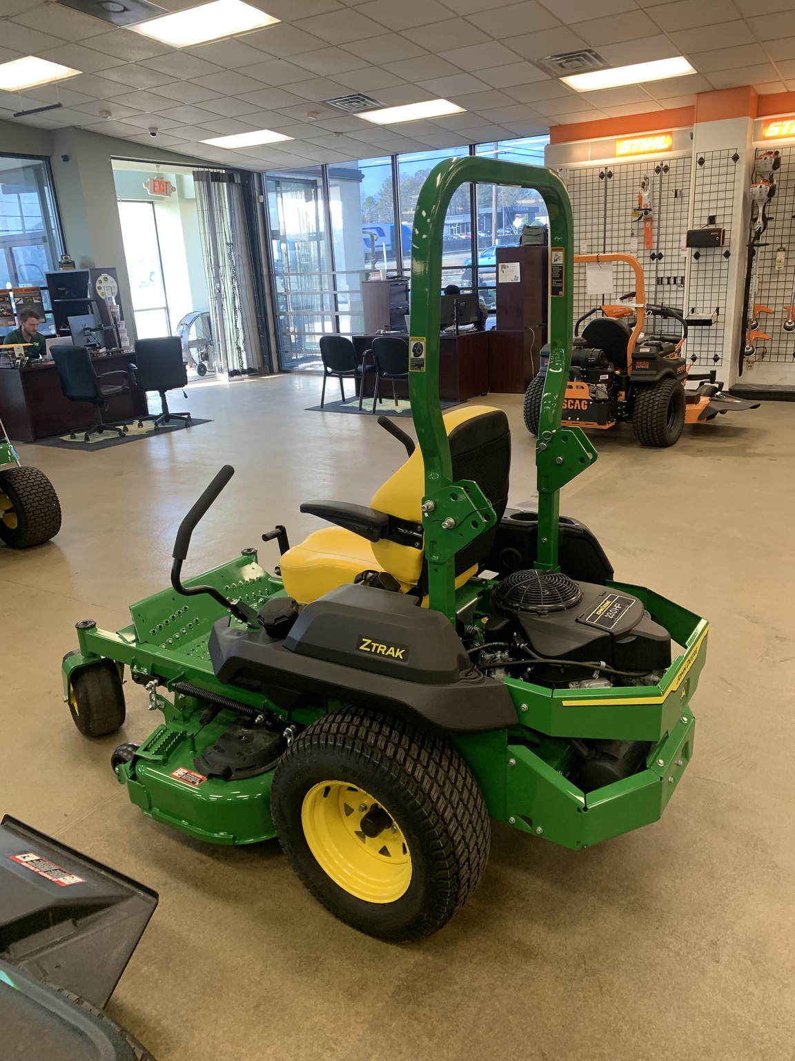 2025 John Deere Z720E Image 4