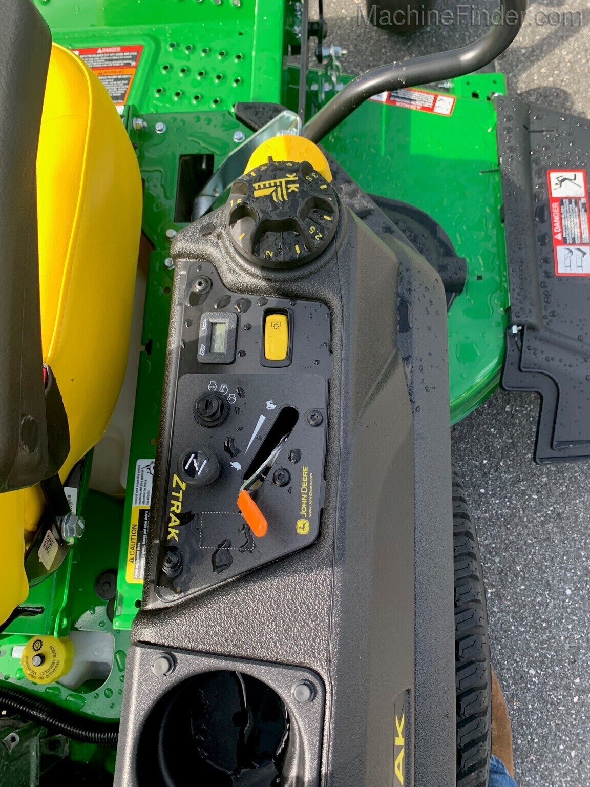 2025 John Deere Z735E Image 7