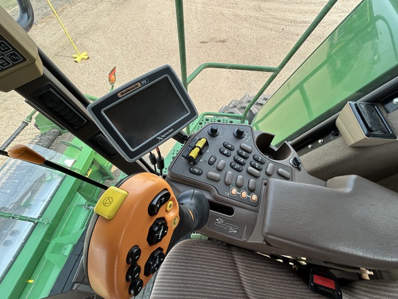 Used 2006 John Deere 9860 STS Combines at Horizon Ag & Turf in Lloydminster, AB - Photo13