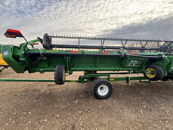 Used 2023 John Deere HD50R Combine Platforms at Horizon Ag & Turf in Vermilion, AB - Photo3
