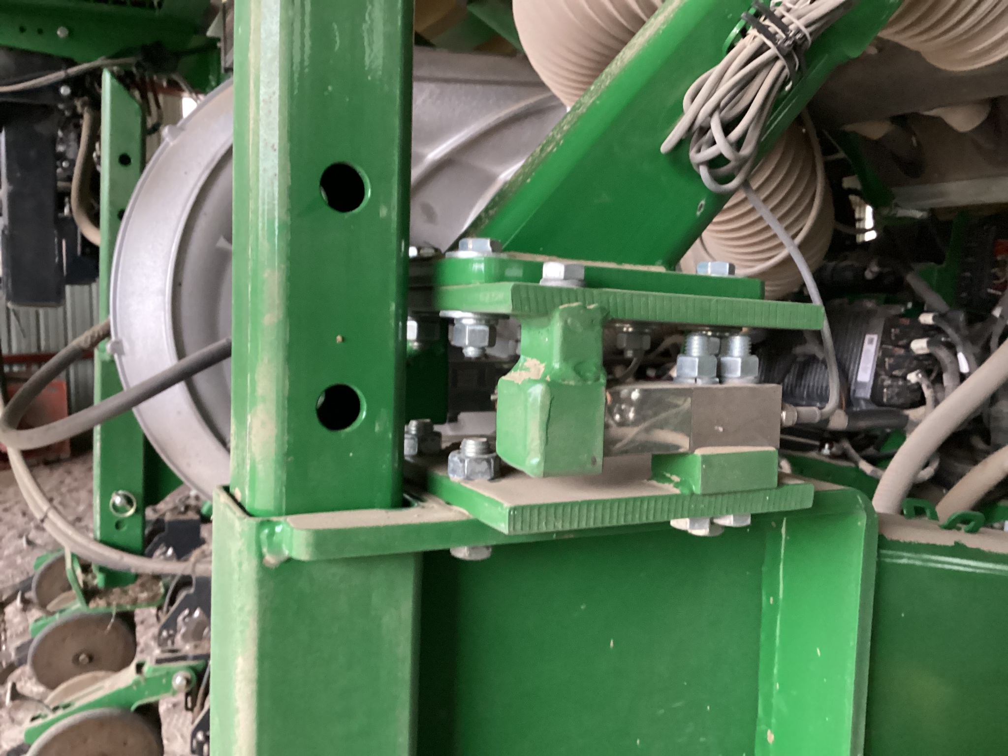 2023 John Deere DR16X Image 14