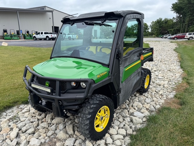 2020 John Deere XUV 835M Image 1