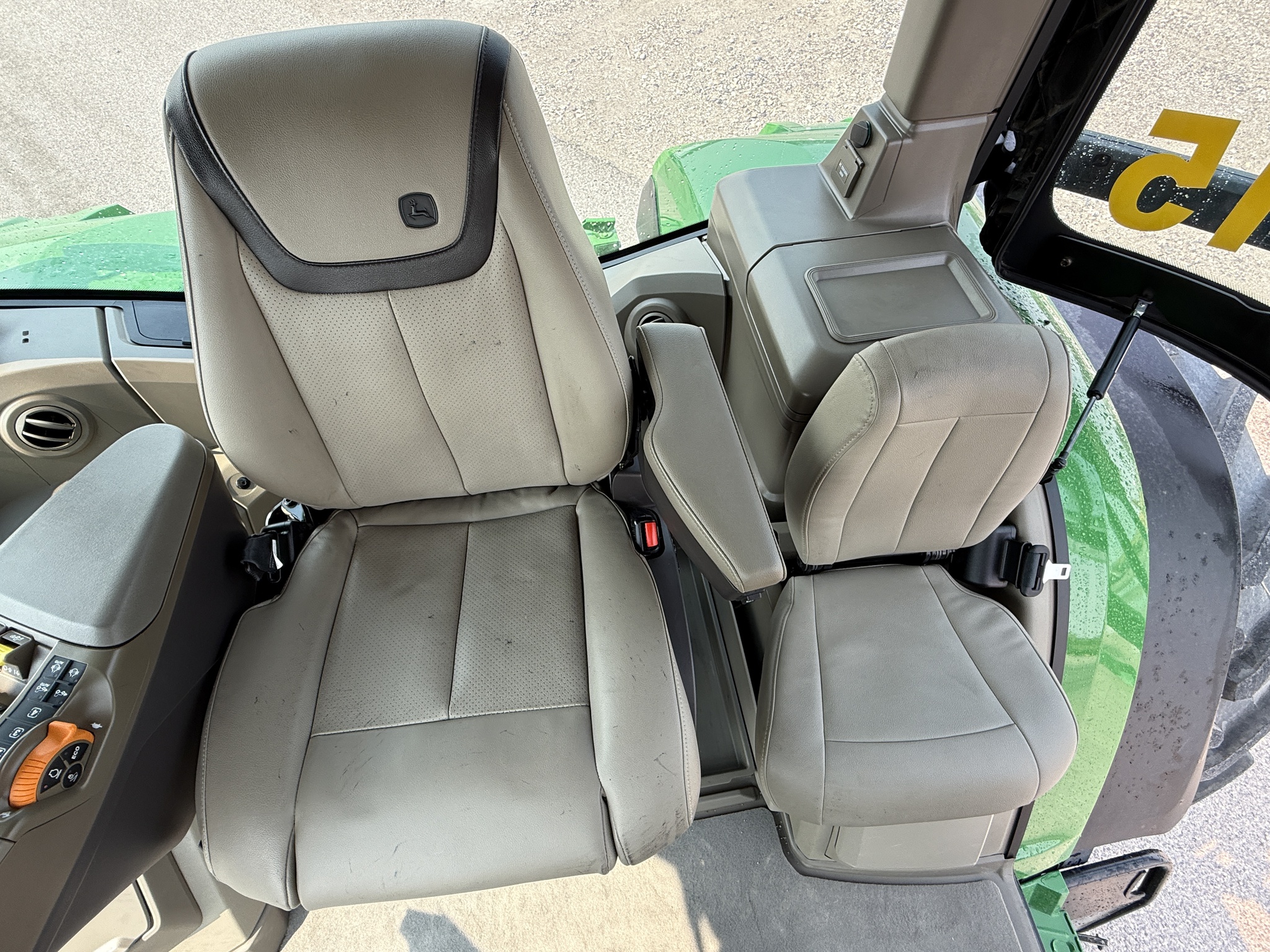 2024 John Deere 7R 250 Image 13