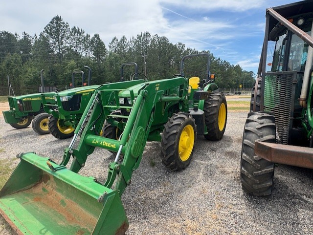 2022 John Deere 5075M Image 1