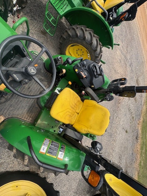 2022 John Deere 5075M Image 4